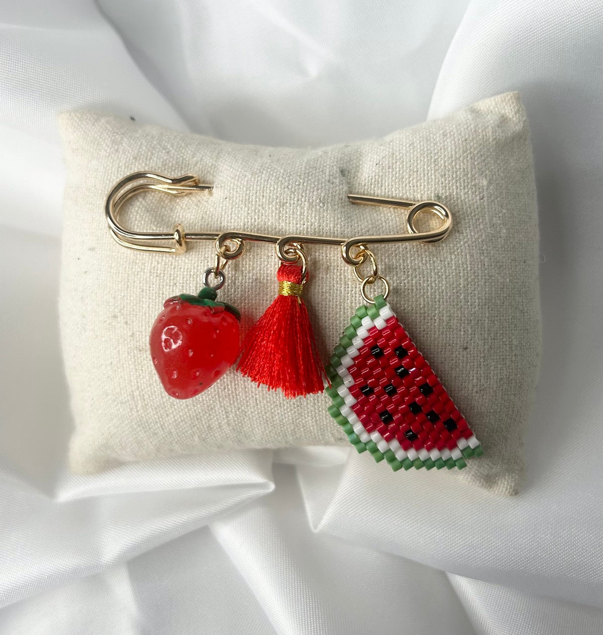 Broche fruitée